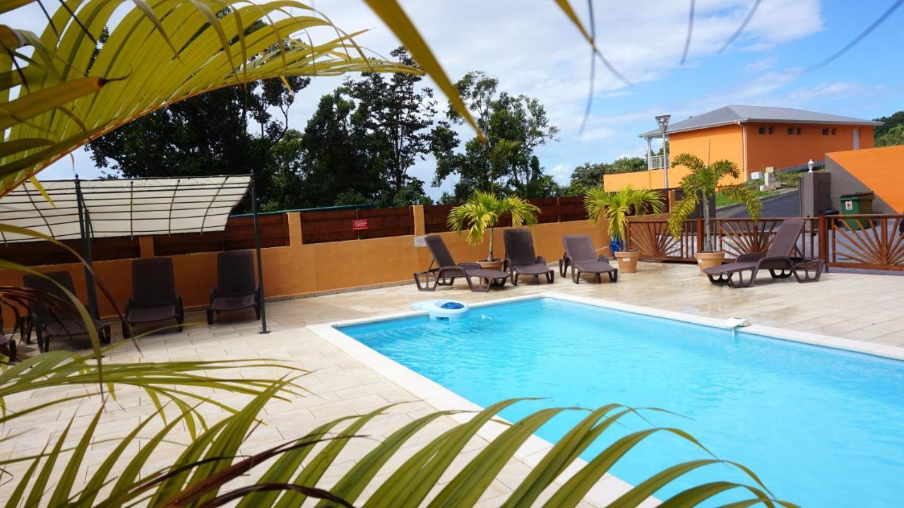 Apartment Romantique: & Pool Retreat